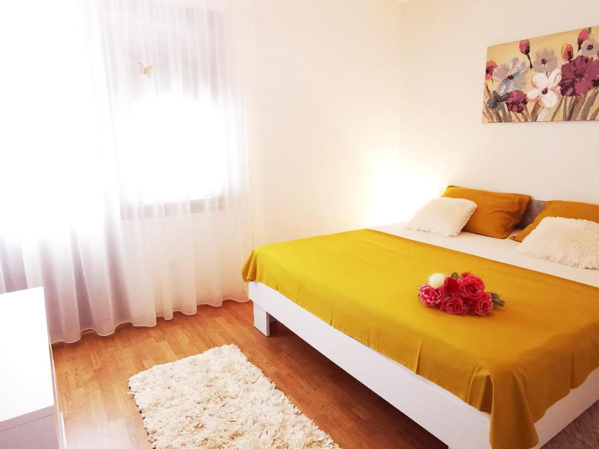 Apartment Ivan Маріна Екстер'єр фото